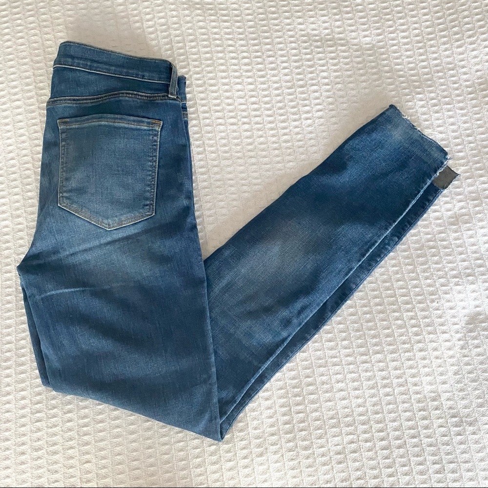 LOFT medium wash step hem modern skinny jeans size 28/6